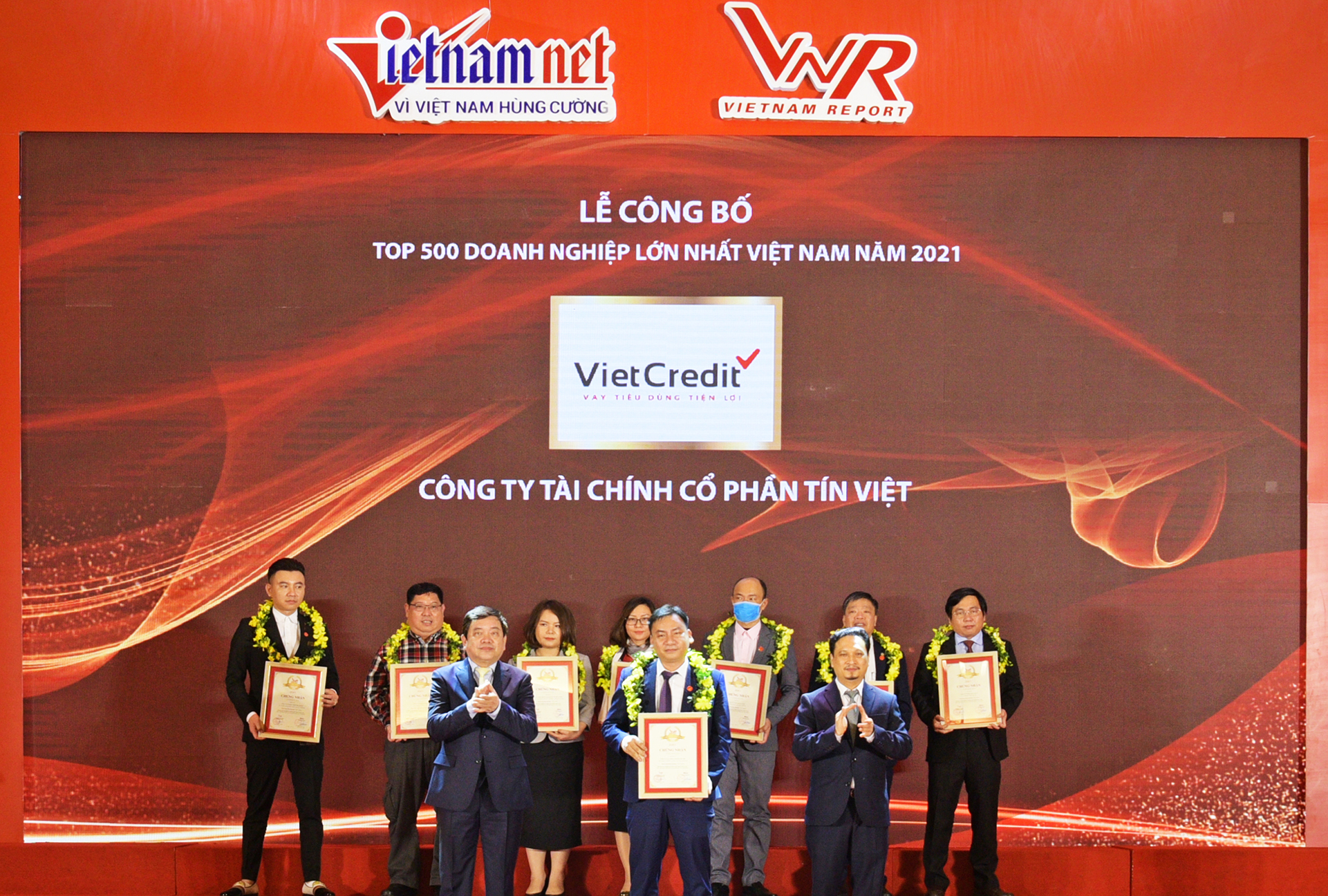 VietCredit vinh dự đạt Top 500 Doanh nghiệp lớn nhất Việt Nam 2021